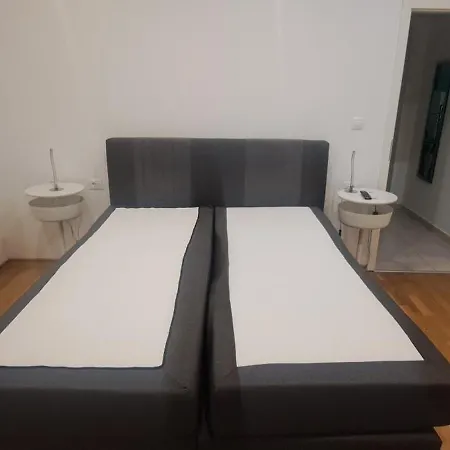 Kaza In Center, With Terrace, Private Parking, Step To The Sea Opatija