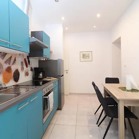 Kaza In Center, With Terrace, Private Parking, Step To The Sea *