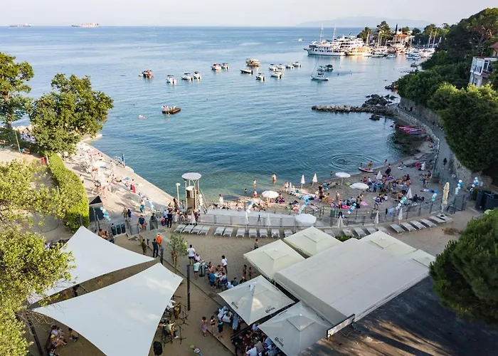 Kaza In Center, With Terrace, Private Parking, Step To The Sea