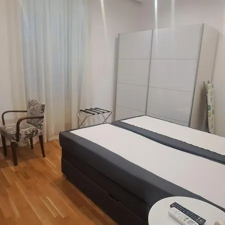 Kaza In Center, With Terrace, Private Parking, Step To The Sea *