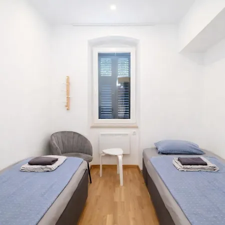 Kaza In Center, With Terrace, Private Parking, Step To The Sea * Opatija