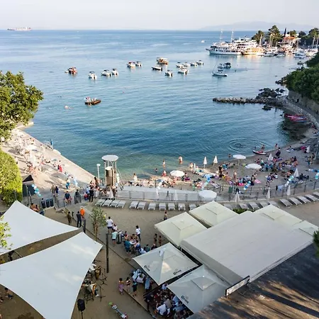 Kaza In Center, With Terrace, Private Parking, Step To The Sea